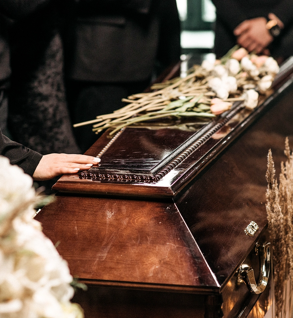 Trumna w trakcie pogrzebu